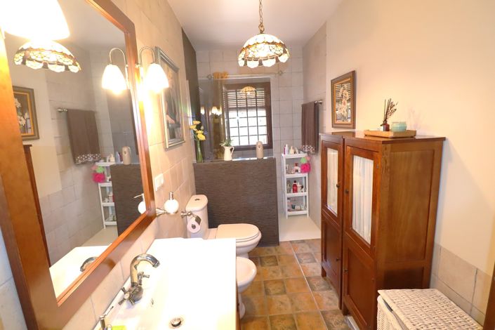 Image No.16-4 Bed Country House for sale