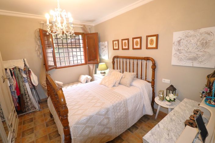 Image No.33-4 Bed Country House for sale