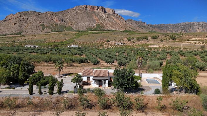 Image No.1-3 Bed Villa for sale