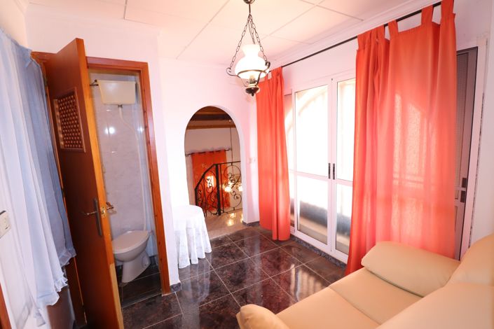 Image No.36-4 Bed Country House for sale