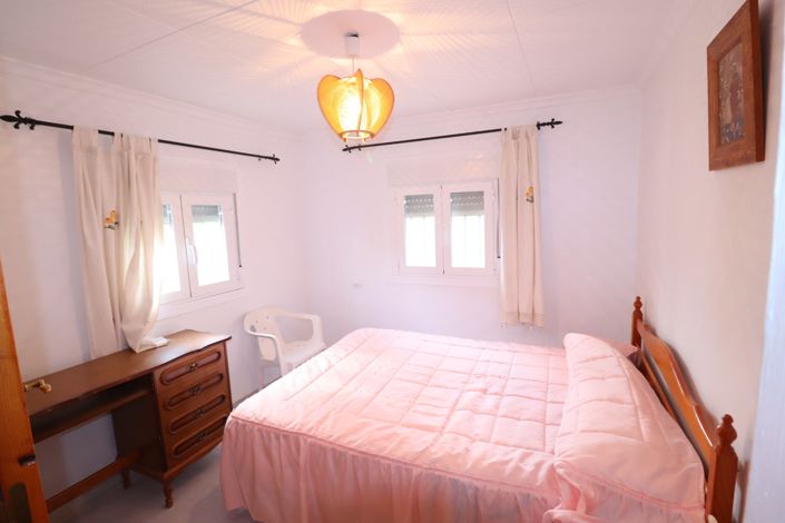 Image No.42-4 Bed Country House for sale