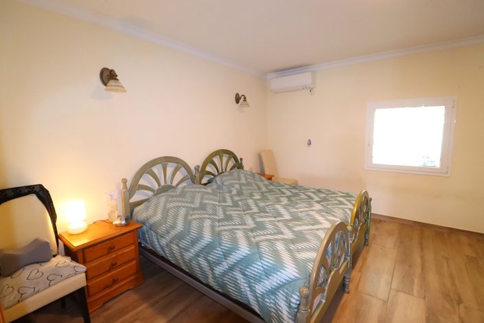 Image No.24-4 Bed Country House for sale