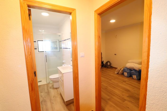 Image No.40-4 Bed Country House for sale