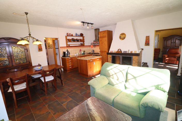 Image No.18-4 Bed Country House for sale