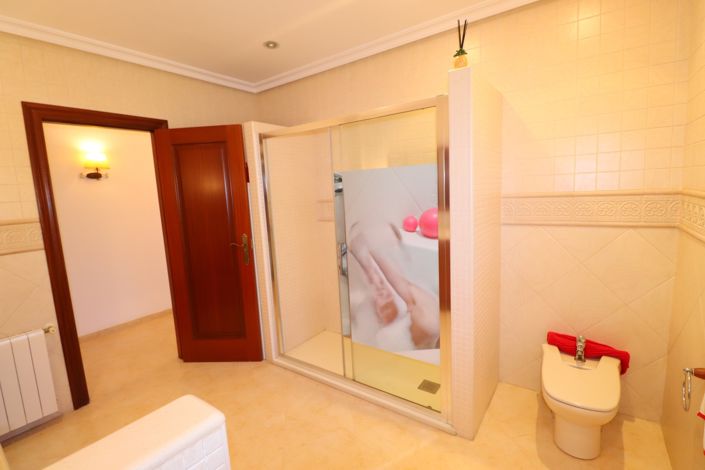 Image No.26-4 Bed Villa for sale