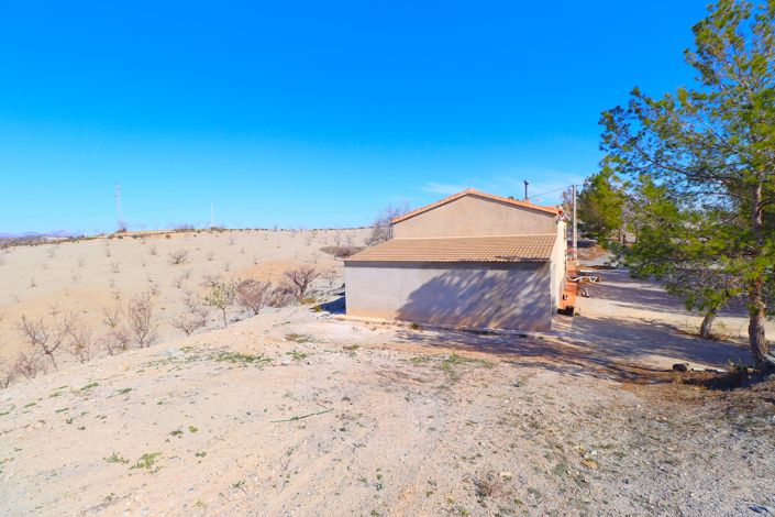 Image No.24-3 Bed Country House for sale