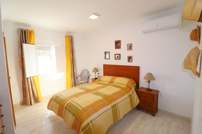 Image No.15-3 Bed Country House for sale