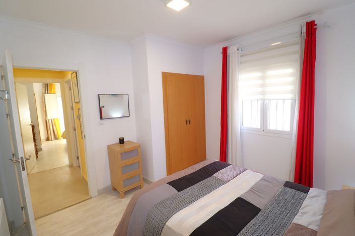 Image No.24-3 Bed Country House for sale