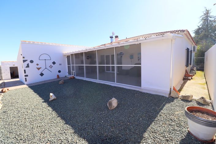 Image No.30-3 Bed Country House for sale