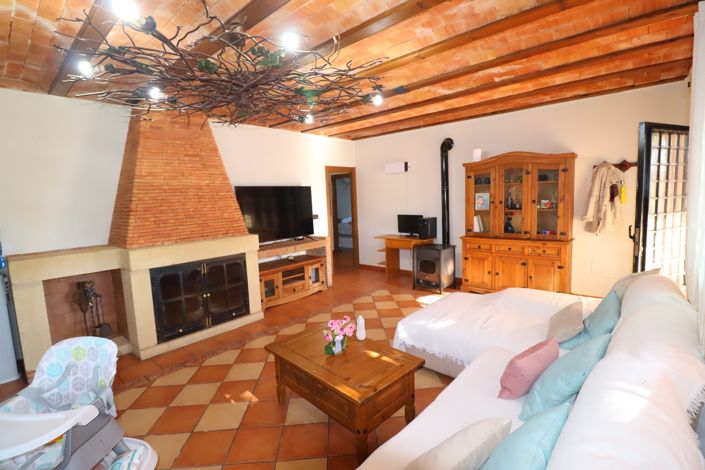 Image No.20-6 Bed Country House for sale