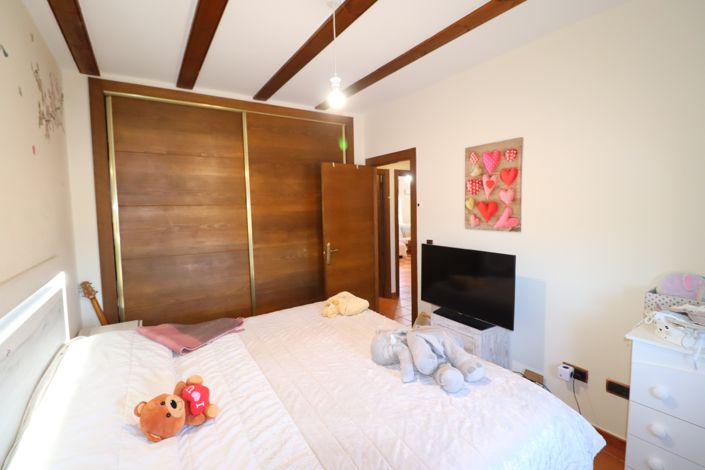 Image No.23-6 Bed Country House for sale