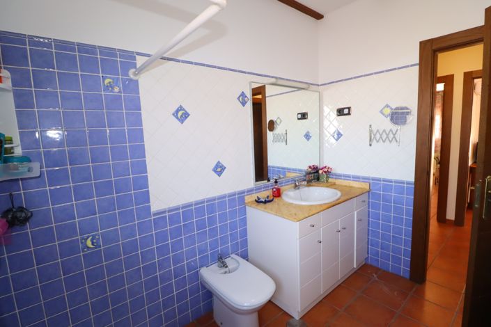 Image No.26-6 Bed Country House for sale