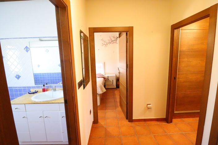 Image No.28-6 Bed Country House for sale