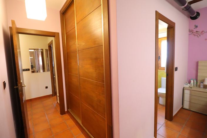 Image No.29-6 Bed Country House for sale