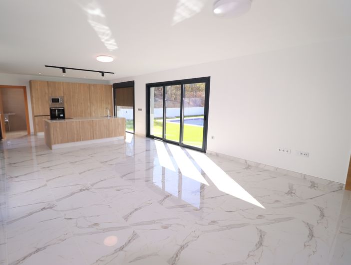 Image No.13-3 Bed Villa for sale