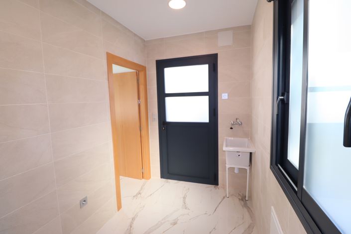 Image No.15-3 Bed Villa for sale