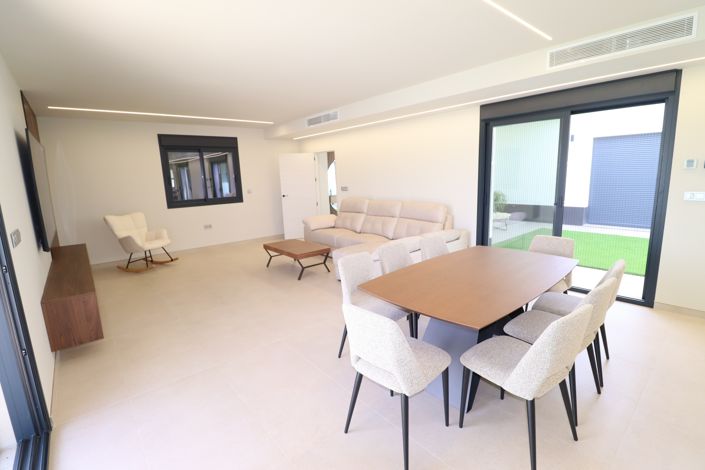 Image No.15-3 Bed Villa for sale