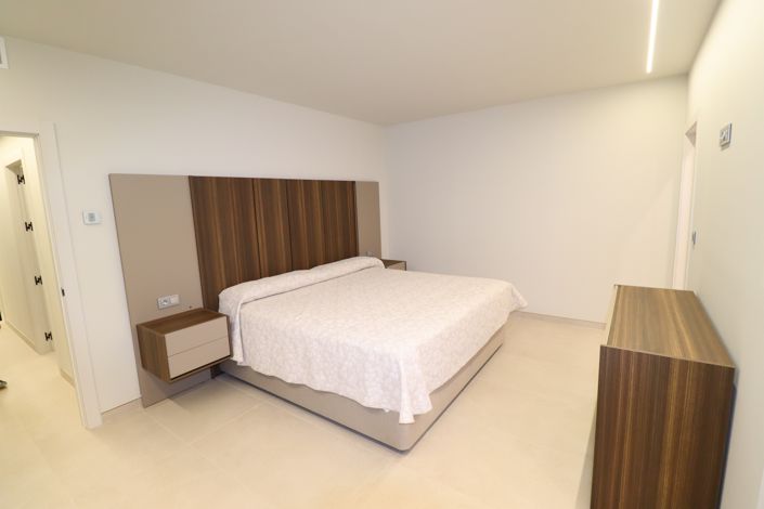 Image No.24-3 Bed Villa for sale