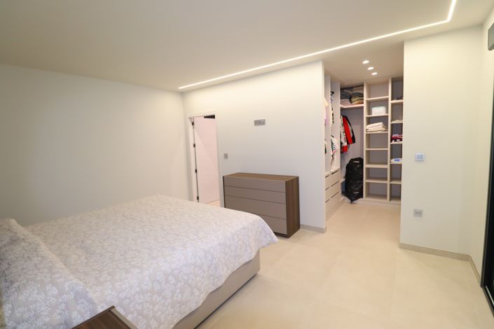 Image No.26-3 Bed Villa for sale