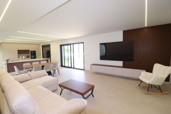 Image No.8-3 Bed Villa for sale