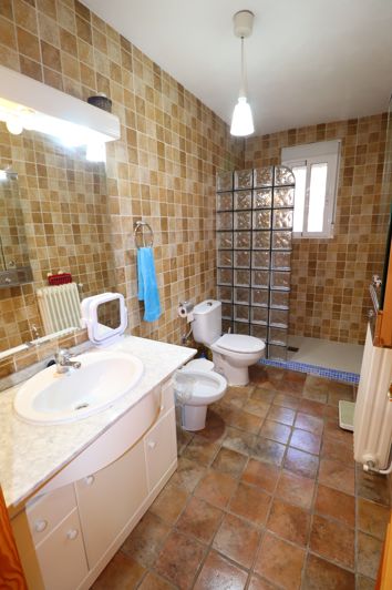 Image No.25-3 Bed Country House for sale