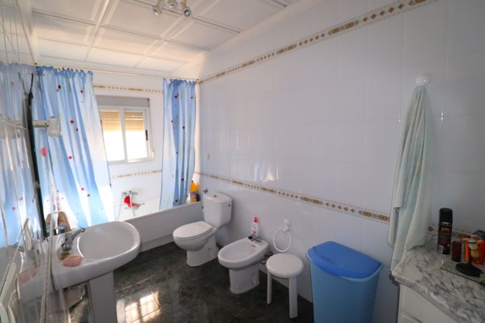 Image No.25-3 Bed Country House for sale