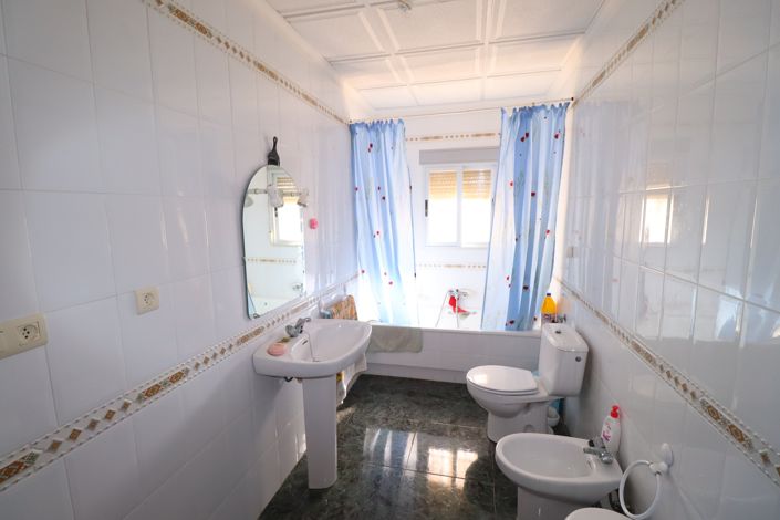 Image No.26-3 Bed Country House for sale