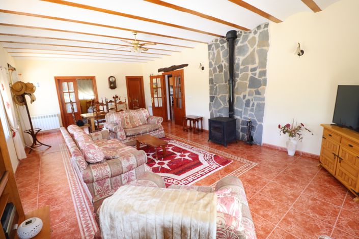 Image No.15-4 Bed Country House for sale