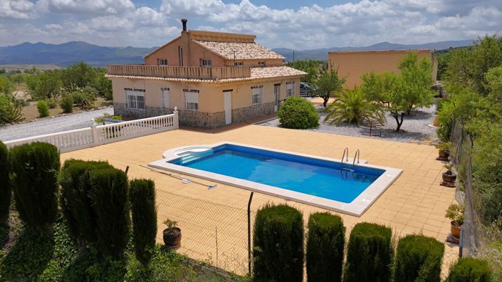 Image No.2-4 Bed Country House for sale