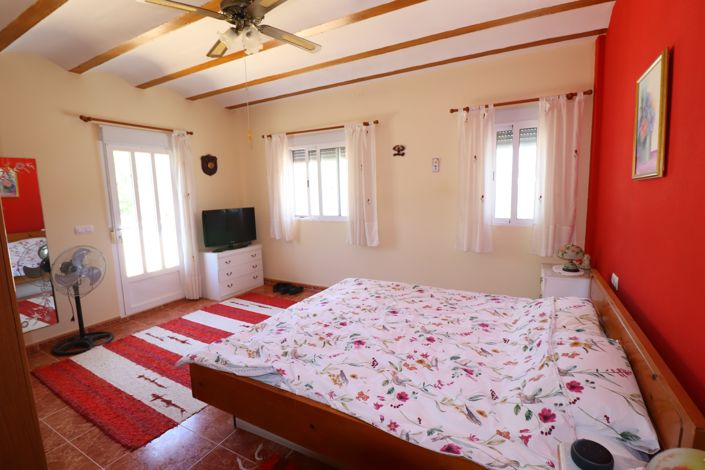 Image No.26-4 Bed Country House for sale