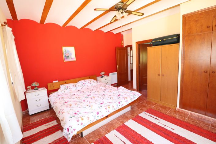 Image No.27-4 Bed Country House for sale
