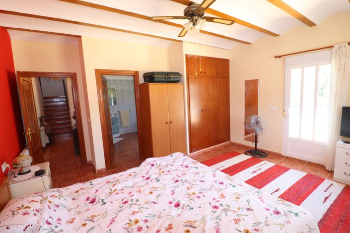 Image No.28-4 Bed Country House for sale