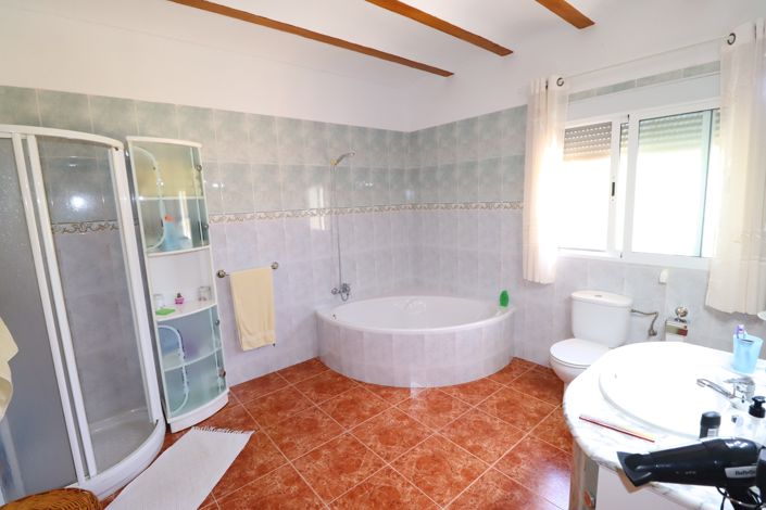 Image No.29-4 Bed Country House for sale