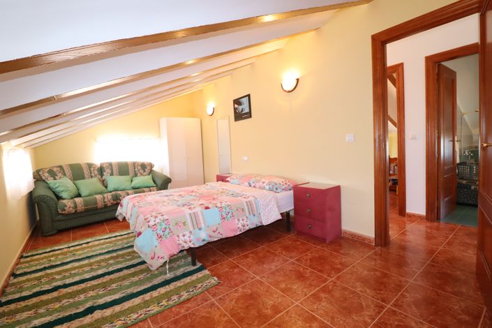 Image No.40-4 Bed Country House for sale