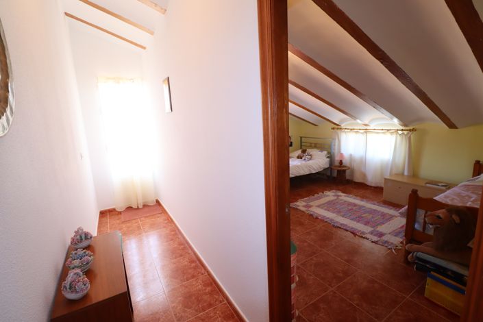 Image No.41-4 Bed Country House for sale