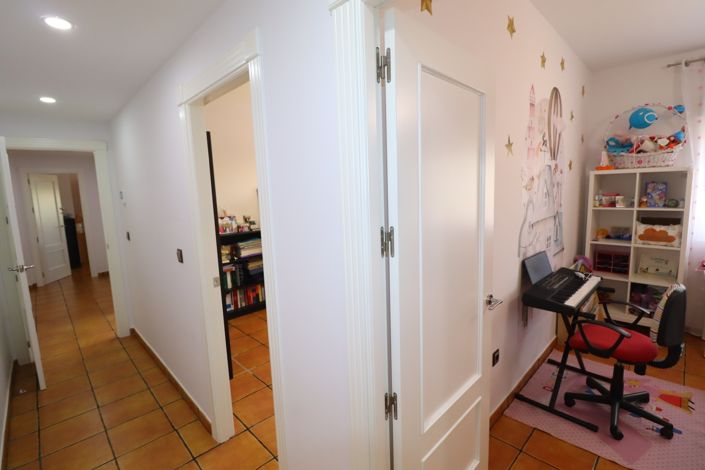 Image No.27-4 Bed Villa for sale