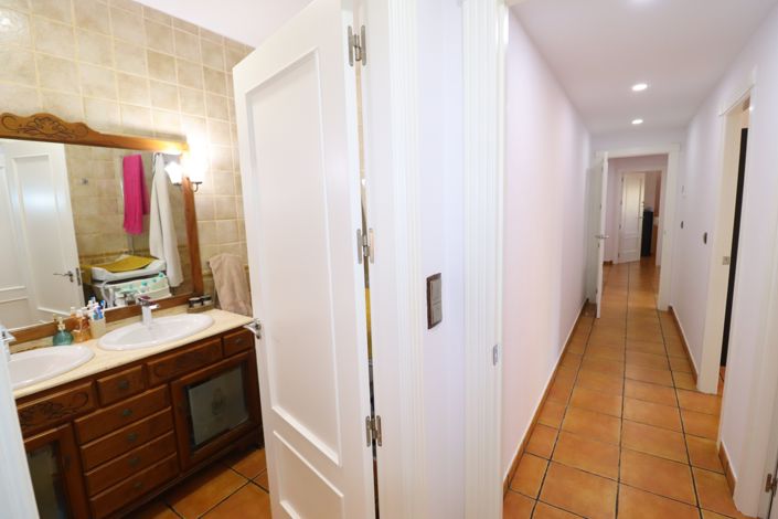 Image No.32-4 Bed Villa for sale