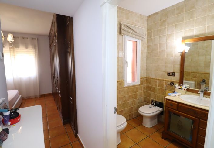 Image No.36-4 Bed Villa for sale