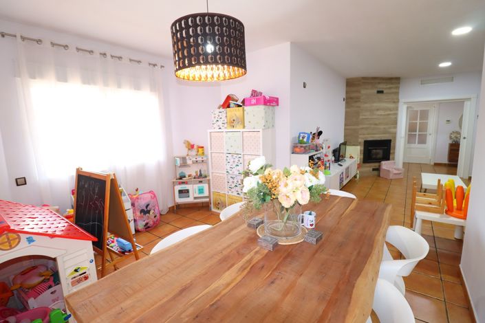 Image No.9-4 Bed Villa for sale