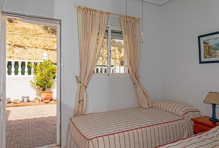 Image No.20-2 Bed Villa / Detached for sale