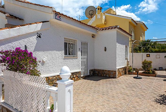 Image No.24-2 Bed Villa / Detached for sale