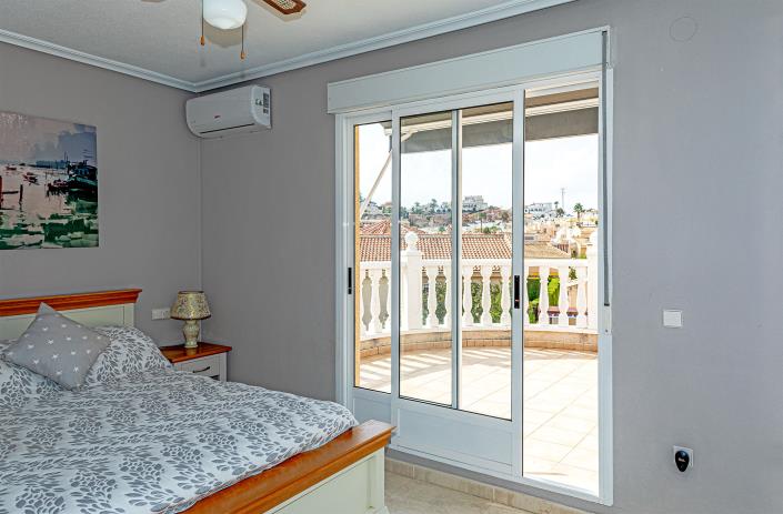 Image No.31-3 Bed Villa / Detached for sale