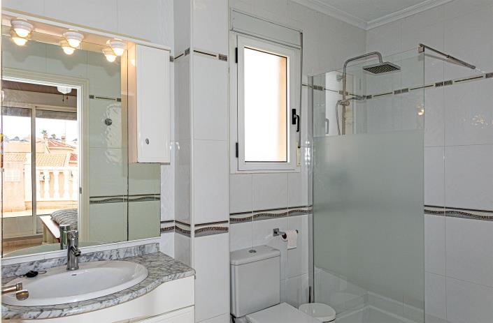 Image No.35-3 Bed Villa / Detached for sale