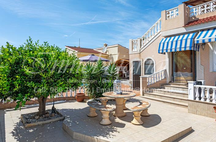 Image No.4-3 Bed Villa / Detached for sale