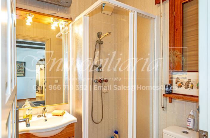 Image No.24-3 Bed Villa / Detached for sale