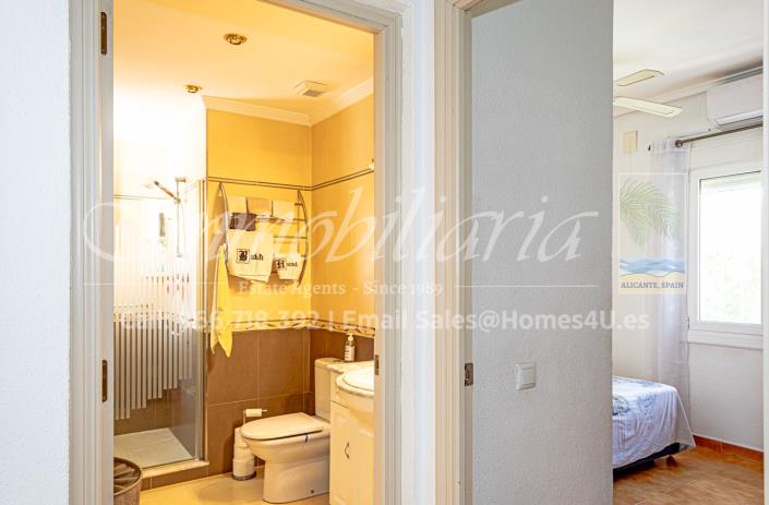 Image No.26-3 Bed Villa / Detached for sale