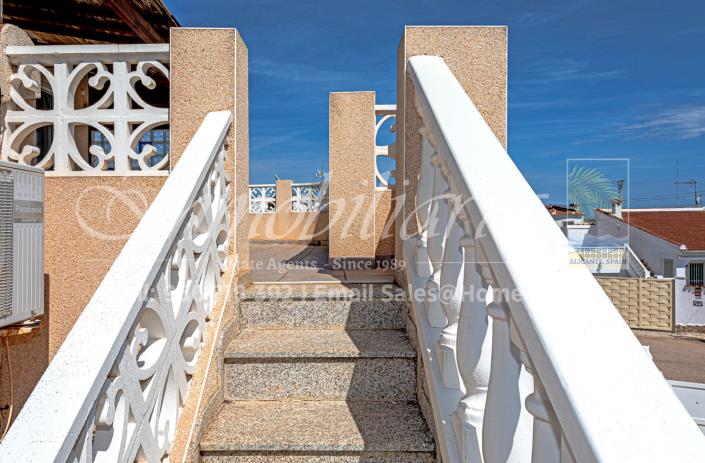 Image No.29-3 Bed Villa / Detached for sale