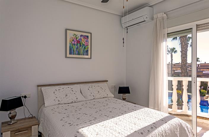 Image No.15-2 Bed Townhouse for sale