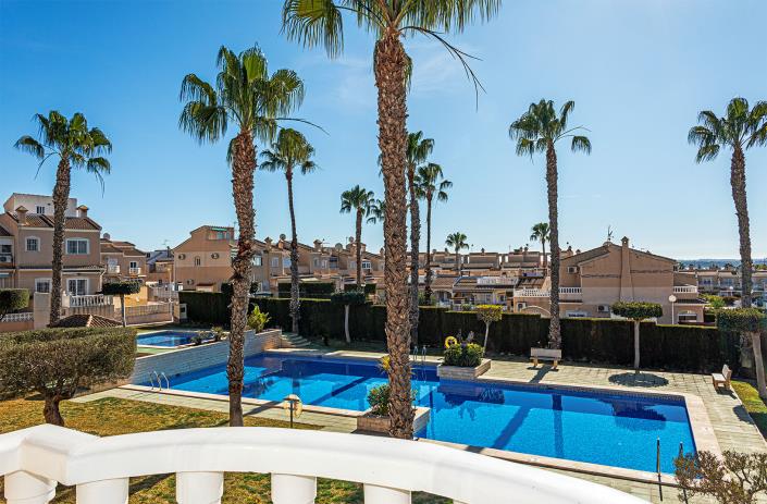 Image No.17-2 Bed Townhouse for sale