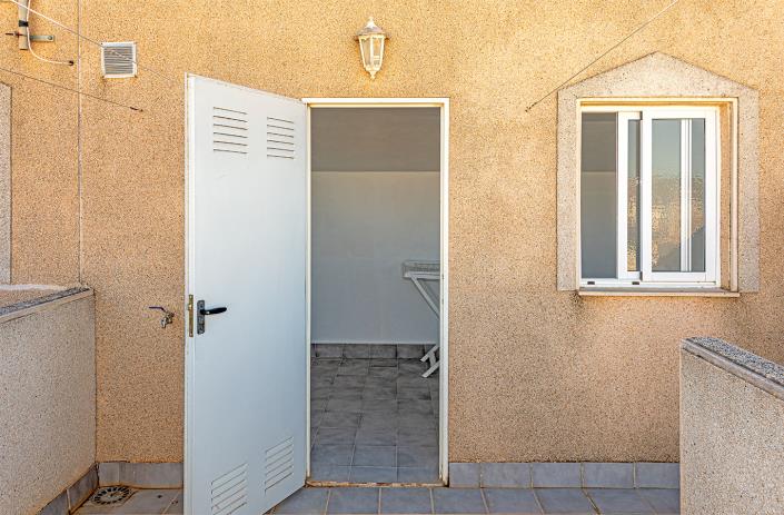 Image No.28-2 Bed Townhouse for sale